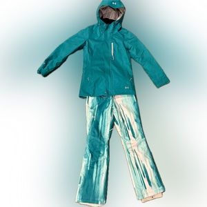 Under Armour Women’s Ski/Snowboard Jacket and Pants Set